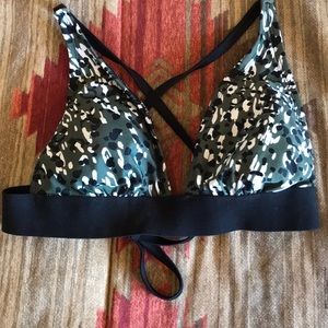 Woman’s bikini top size Small